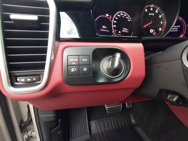 Used 2022 Porsche Cayenne GTS image 35