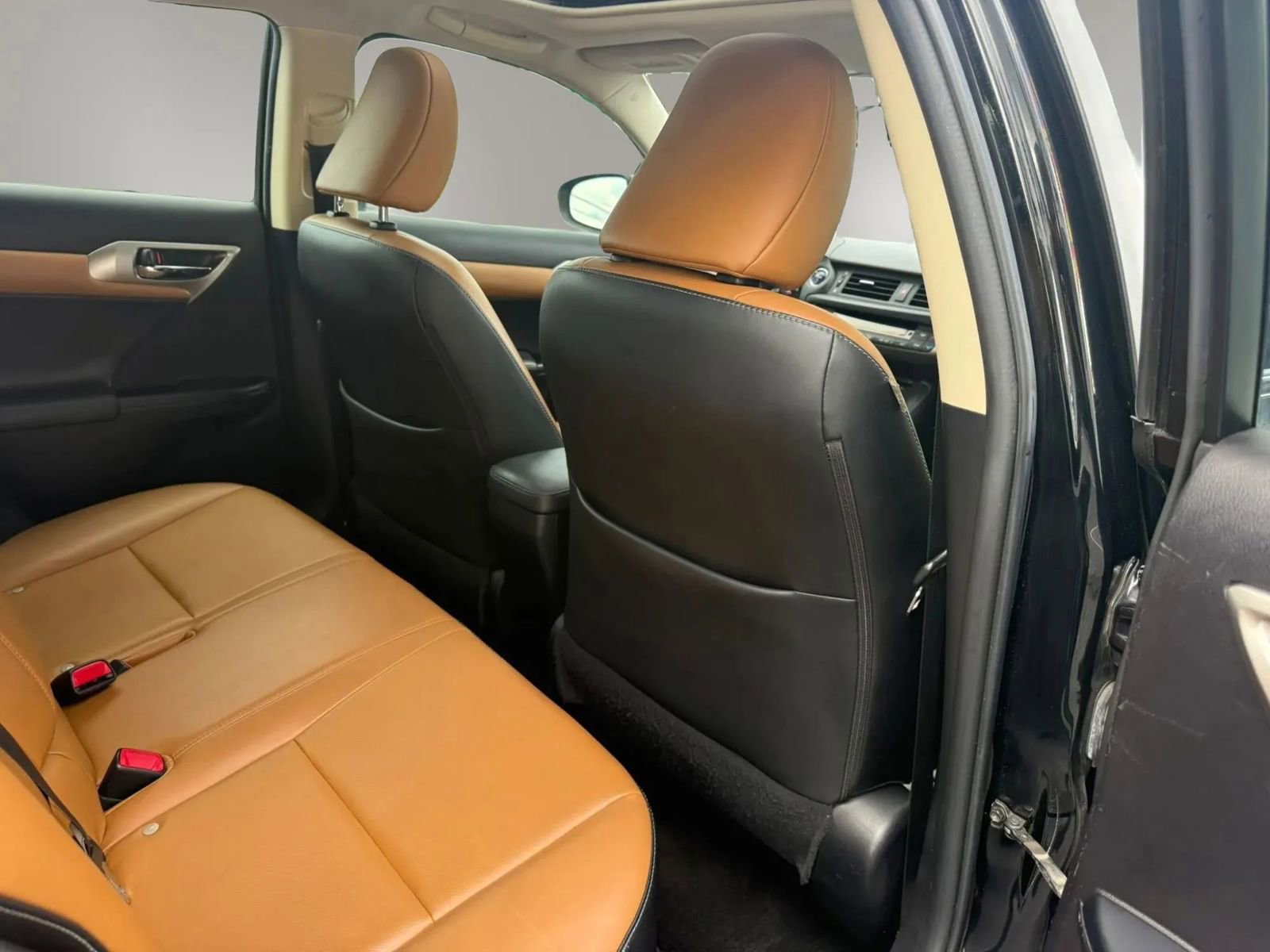 Used 2015 Lexus CT 200h FWD image 38