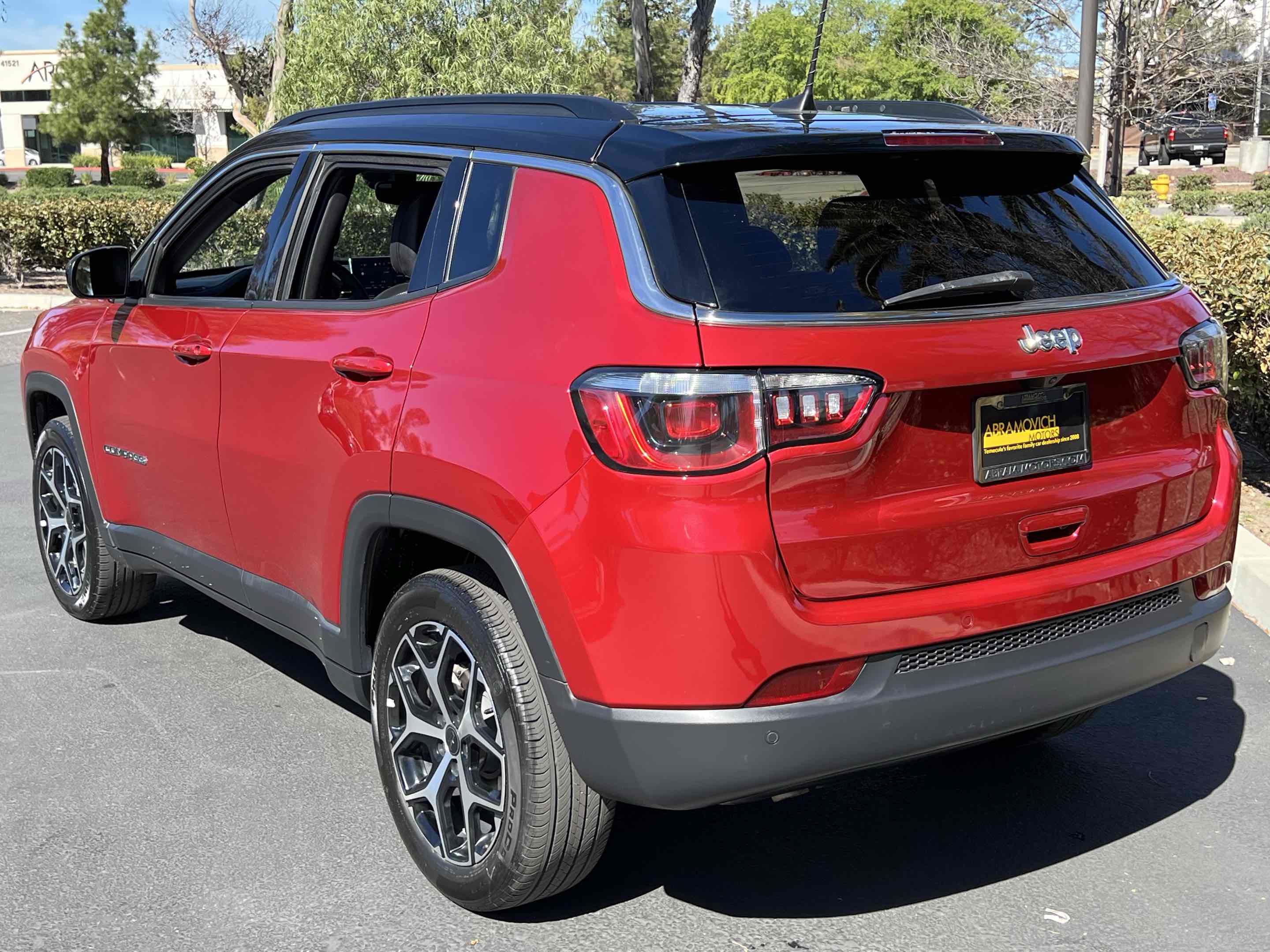 Used 2025 Jeep Compass Limited image 2