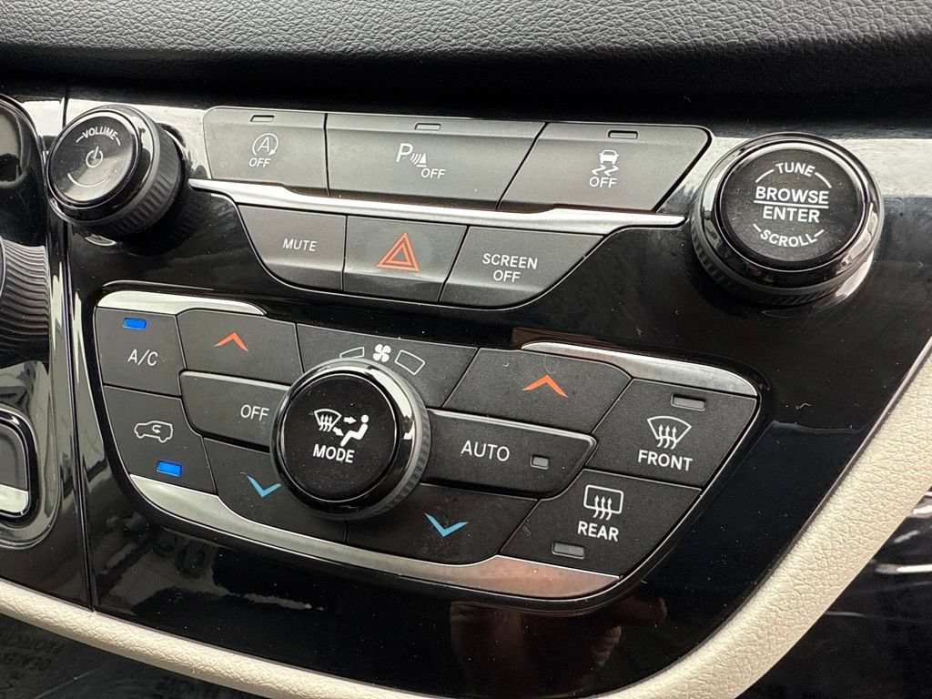 Used 2020 Chrysler Pacifica Touring-L Plus FWD image 40