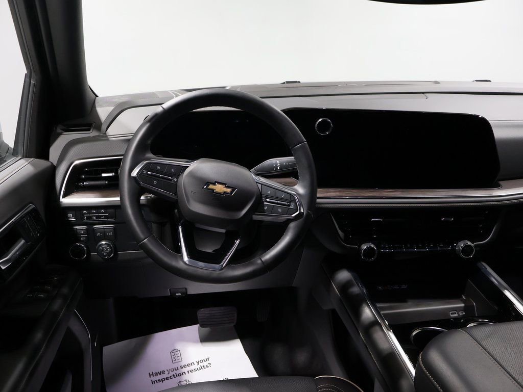 Used 2025 Chevrolet Suburban Premier image 16