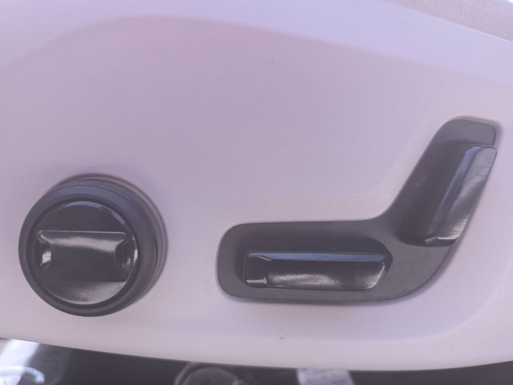 Used 2023 Volvo XC90 B6 Plus w/ Protection Package AWD/4WD image 34