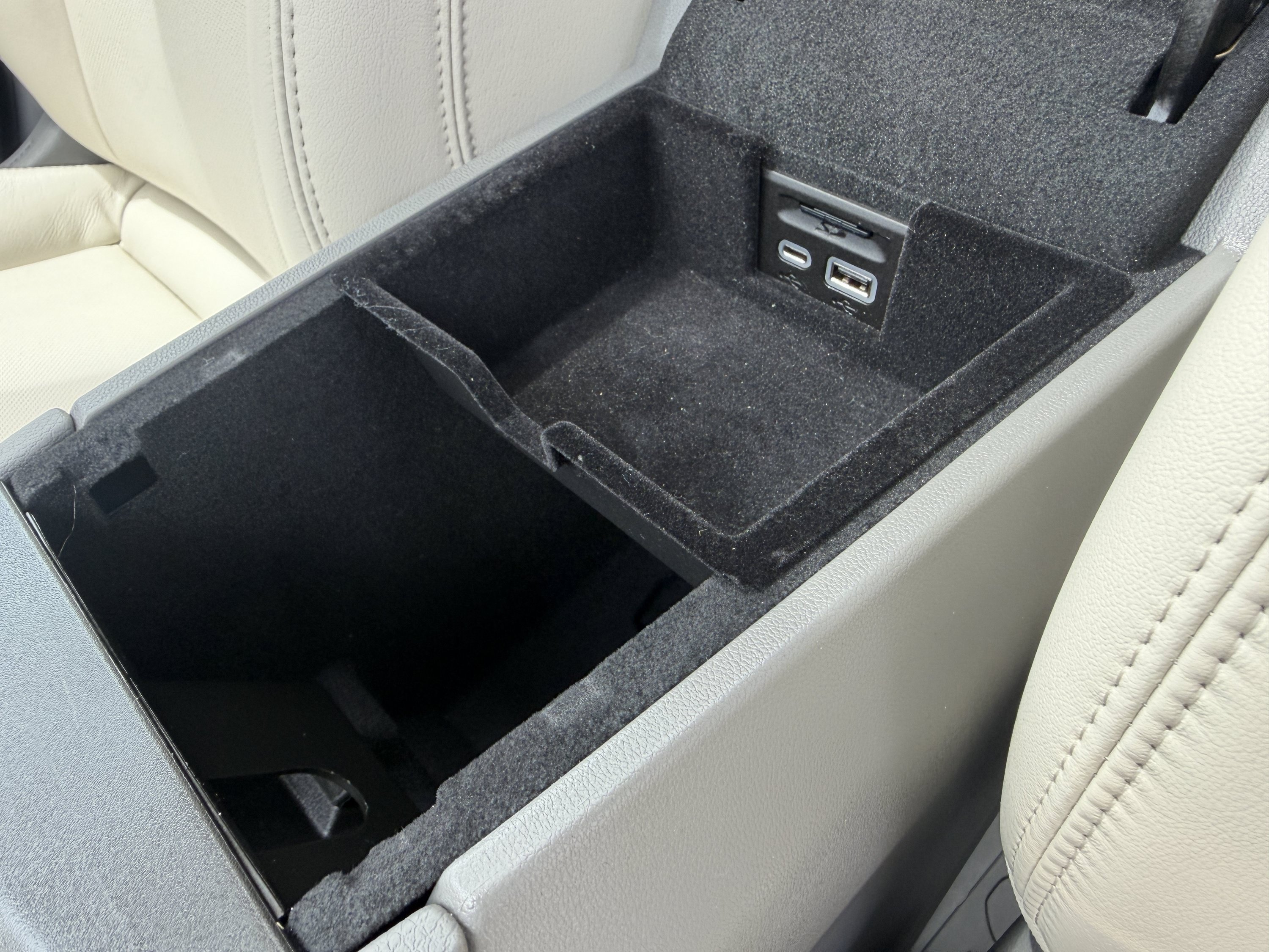 Used 2024 Cadillac XT6 Premium Luxury w/ LPO, Floor Liner Package AWD/4WD image 34