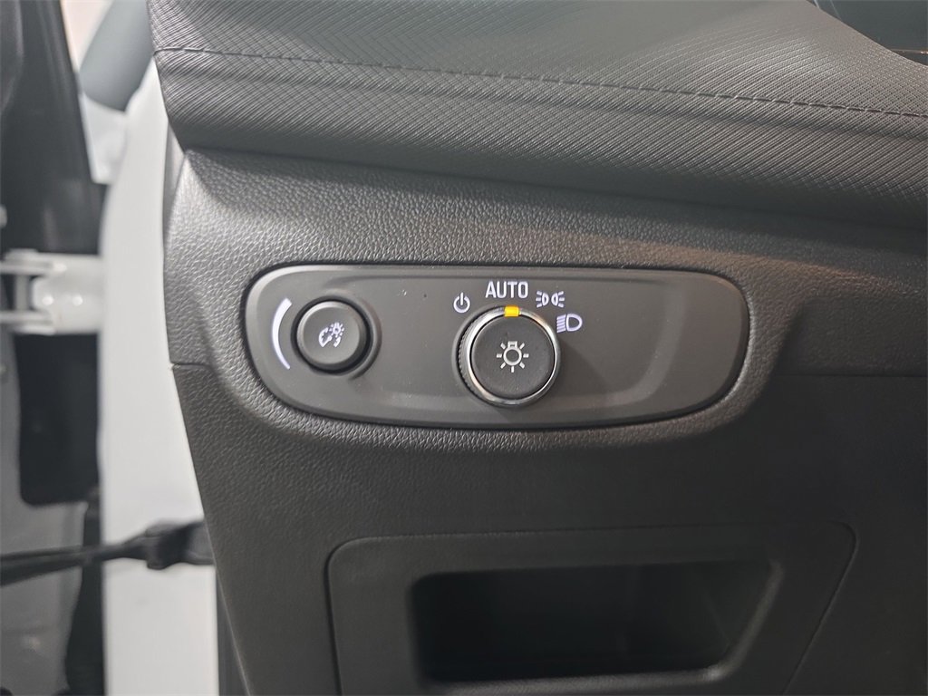 Certified 2025 Chevrolet TrailBlazer LT w/ Driver Confidence Package image 24