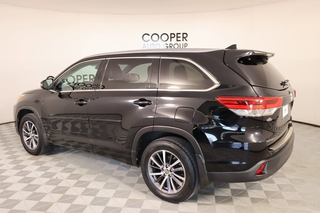 Used 2018 Toyota Highlander XLE image 24