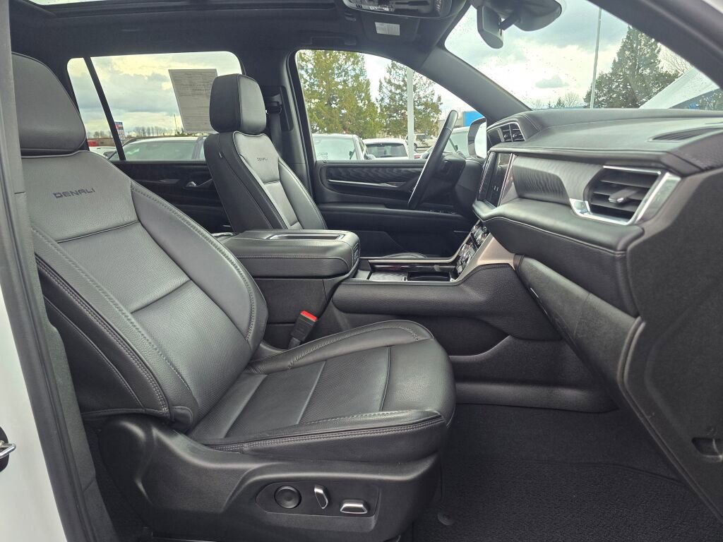 Used 2023 GMC Yukon XL Denali image 29