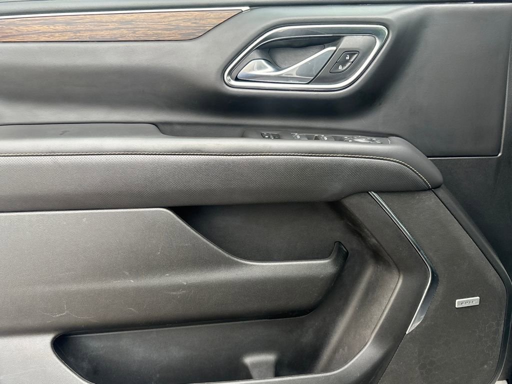 Used 2023 Chevrolet Suburban Premier image 6