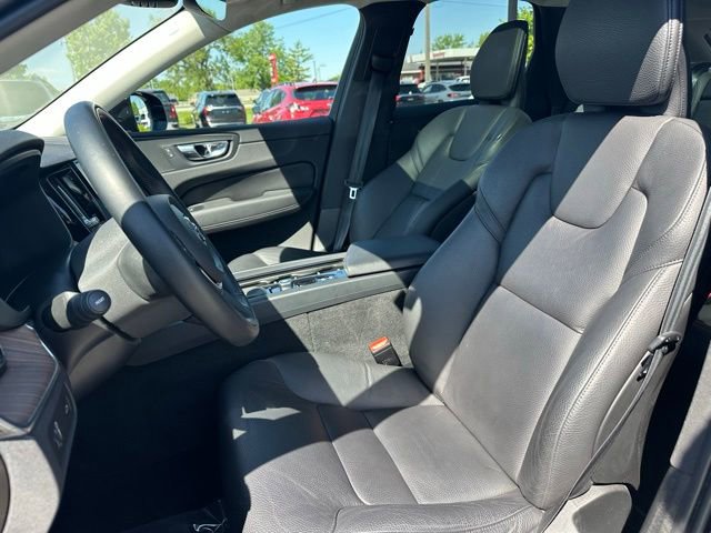 Used 2021 Volvo XC60 T5 Momentum AWD/4WD image 29