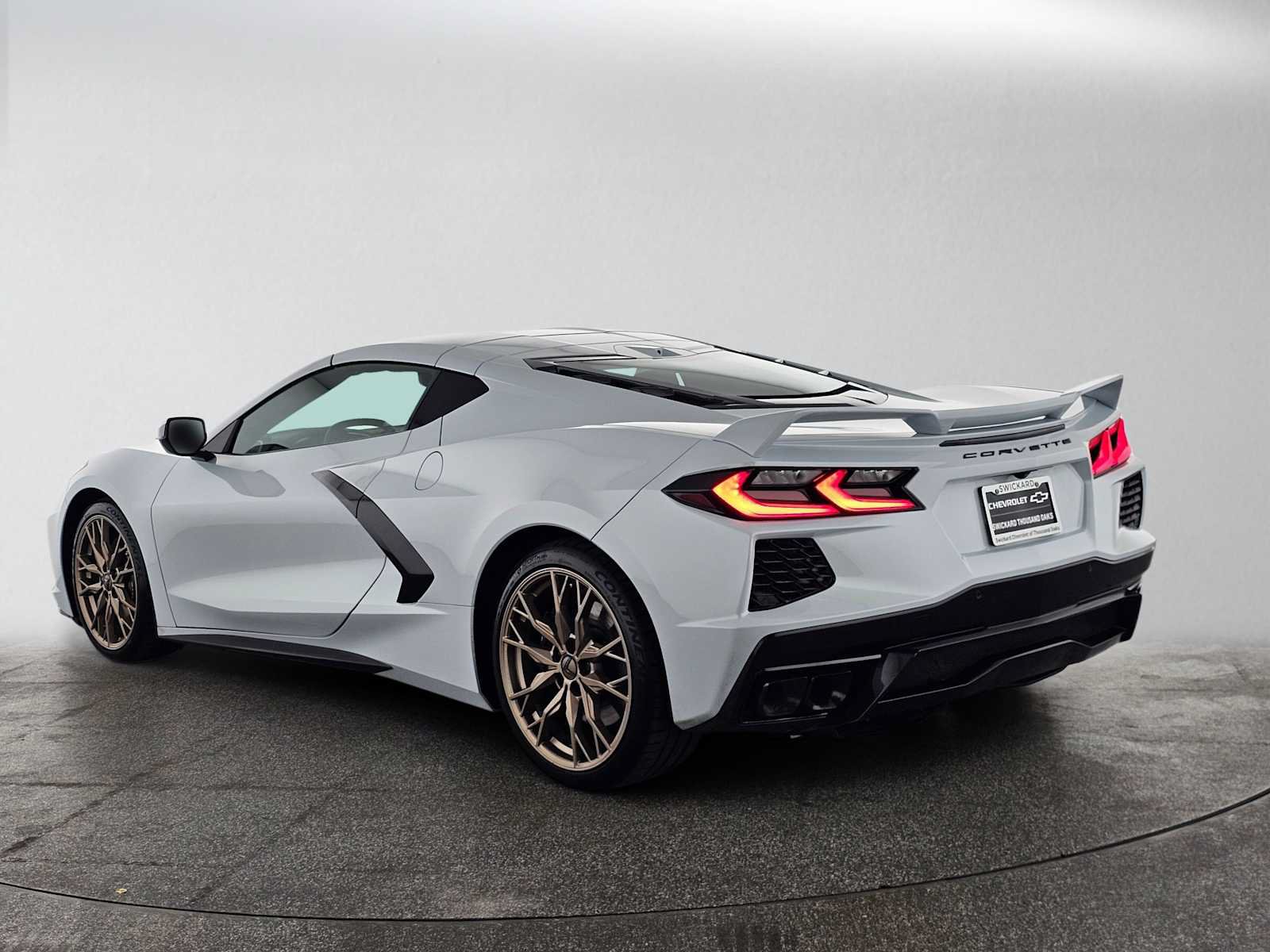 Used 2024 Chevrolet Corvette Stingray Preferred Cpe w/ Z51 Performance Package RWD image 5