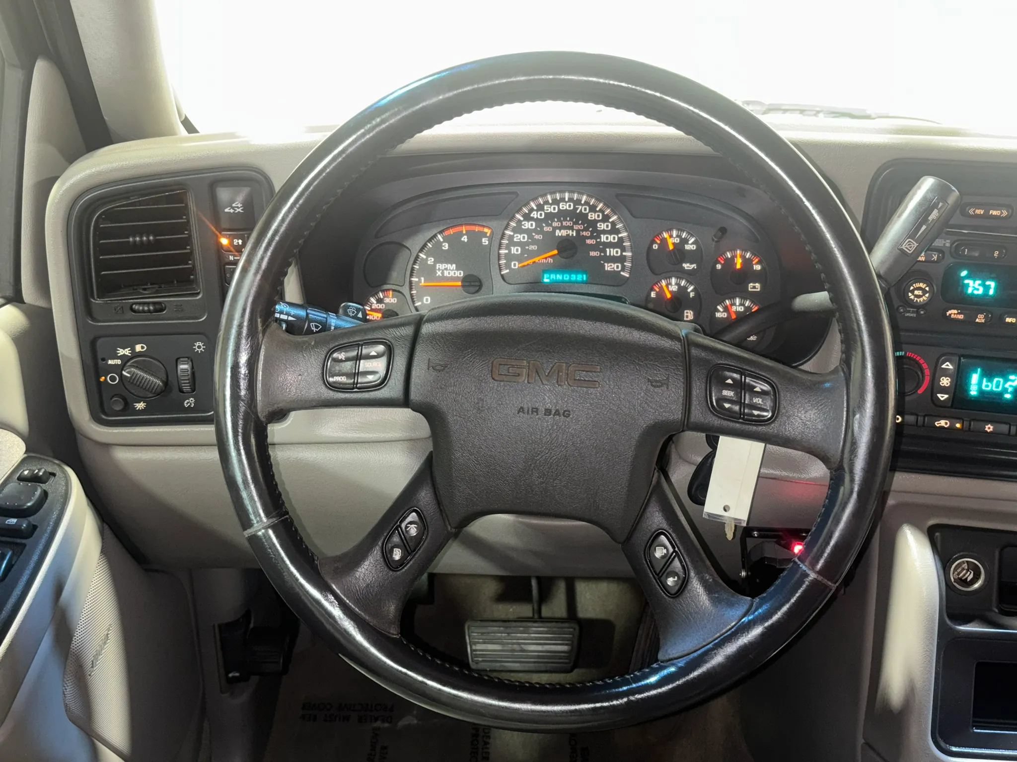 Used 2003 GMC Sierra 2500 SLT w/ SLT Preferred Equipment Group AWD/4WD image 11