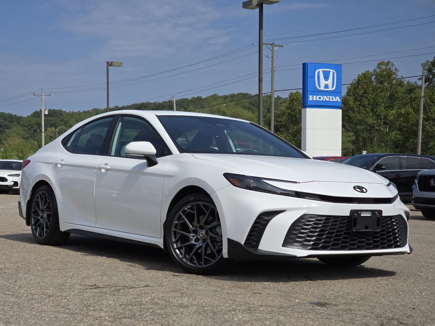 Used 2025 Toyota Camry SE w/ Convenience Package