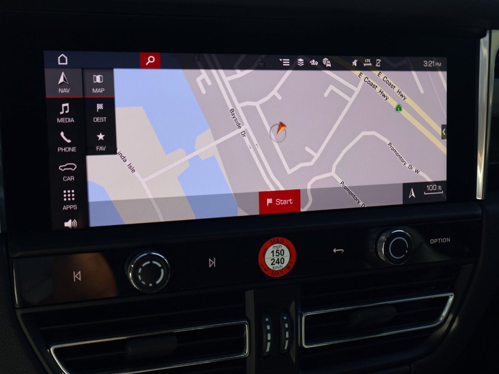 Certified 2026 Porsche Macan AWD/4WD image 18