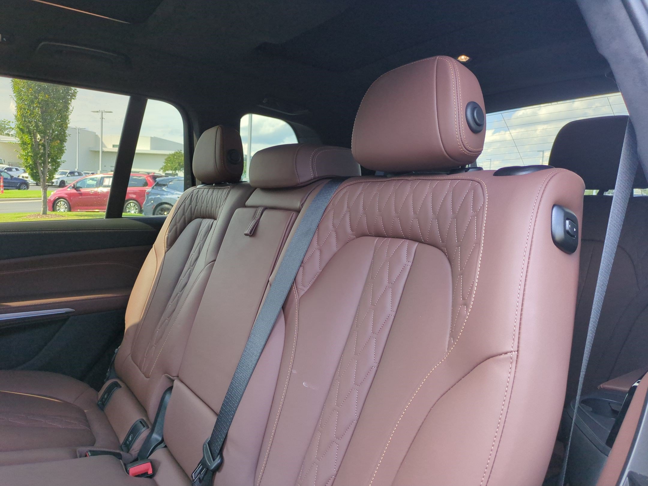 Certified 2024 BMW X7 M60i w/ Executive Package AWD/4WD image 31