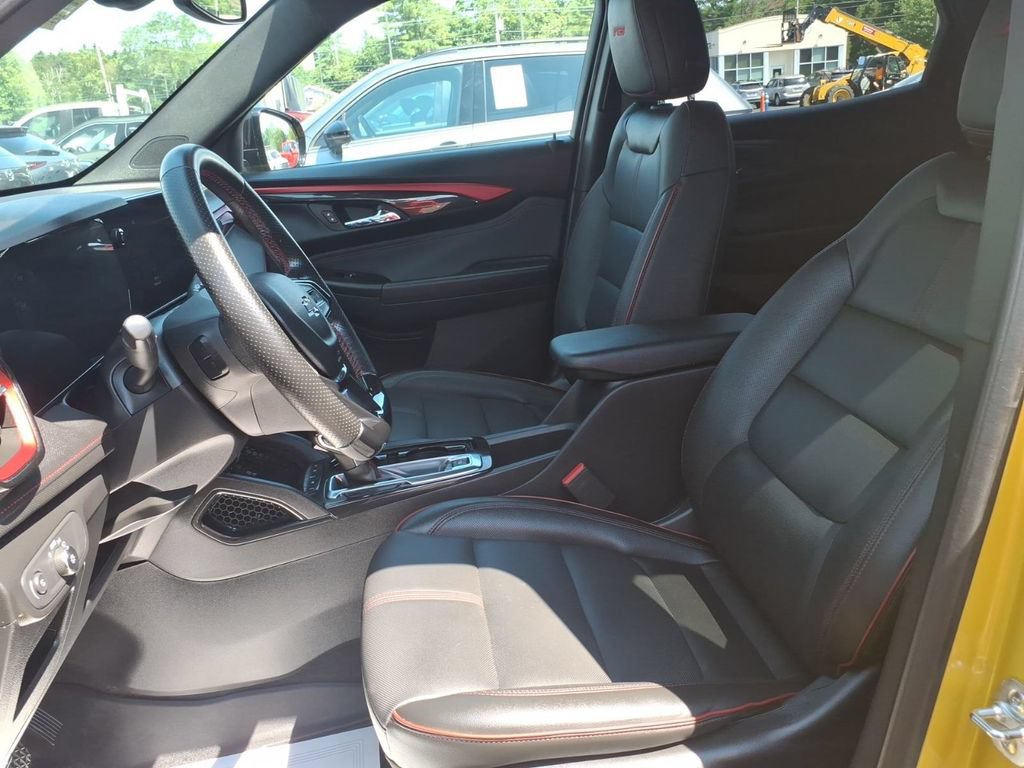 Used 2025 Chevrolet TrailBlazer RS w/ Convenience Package AWD/4WD image 14