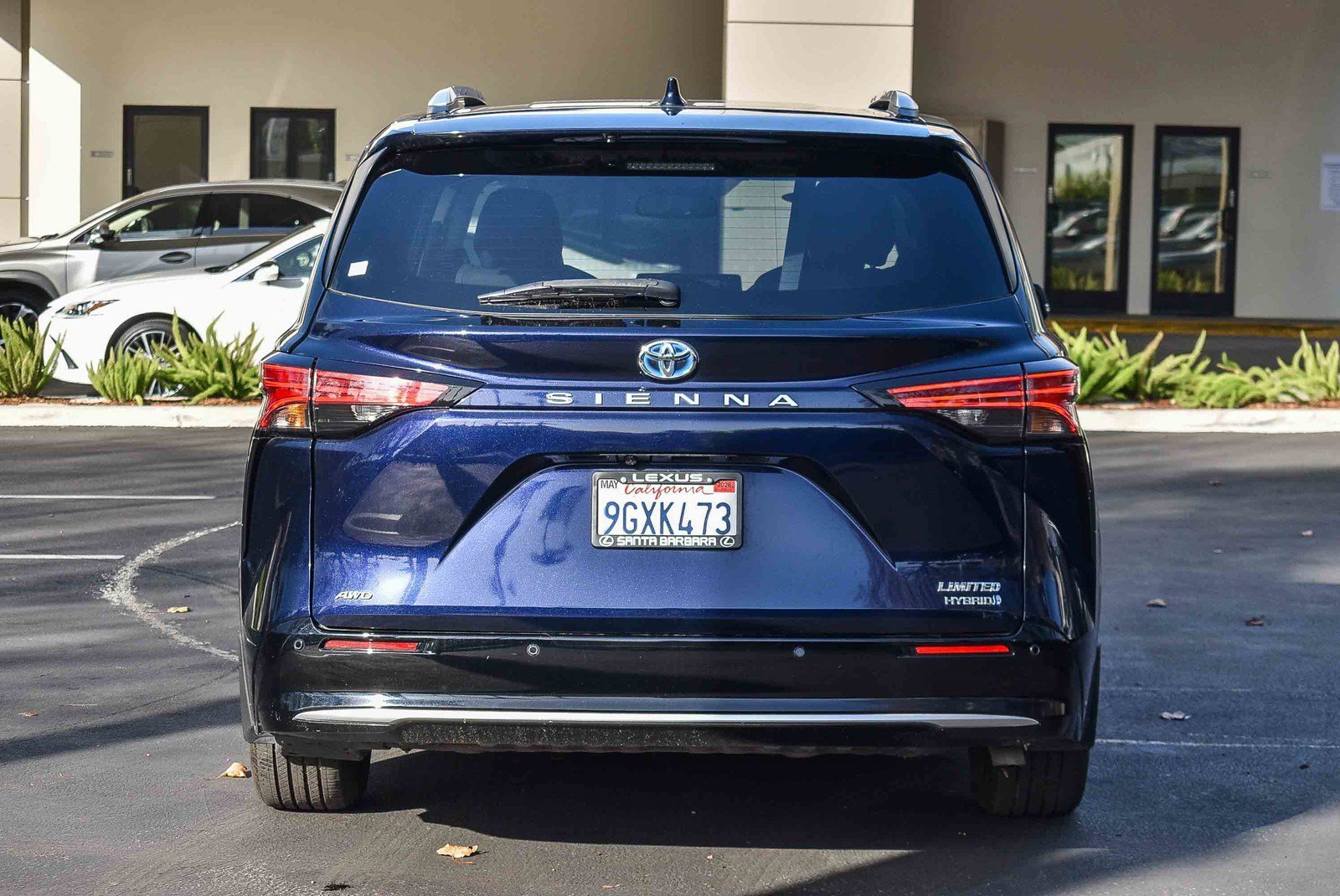 Used 2023 Toyota Sienna Limited image 5