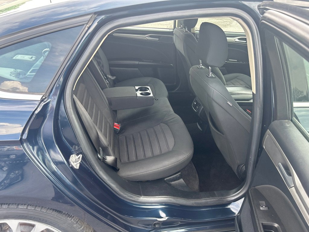 Used 2020 Ford Fusion SE image 11