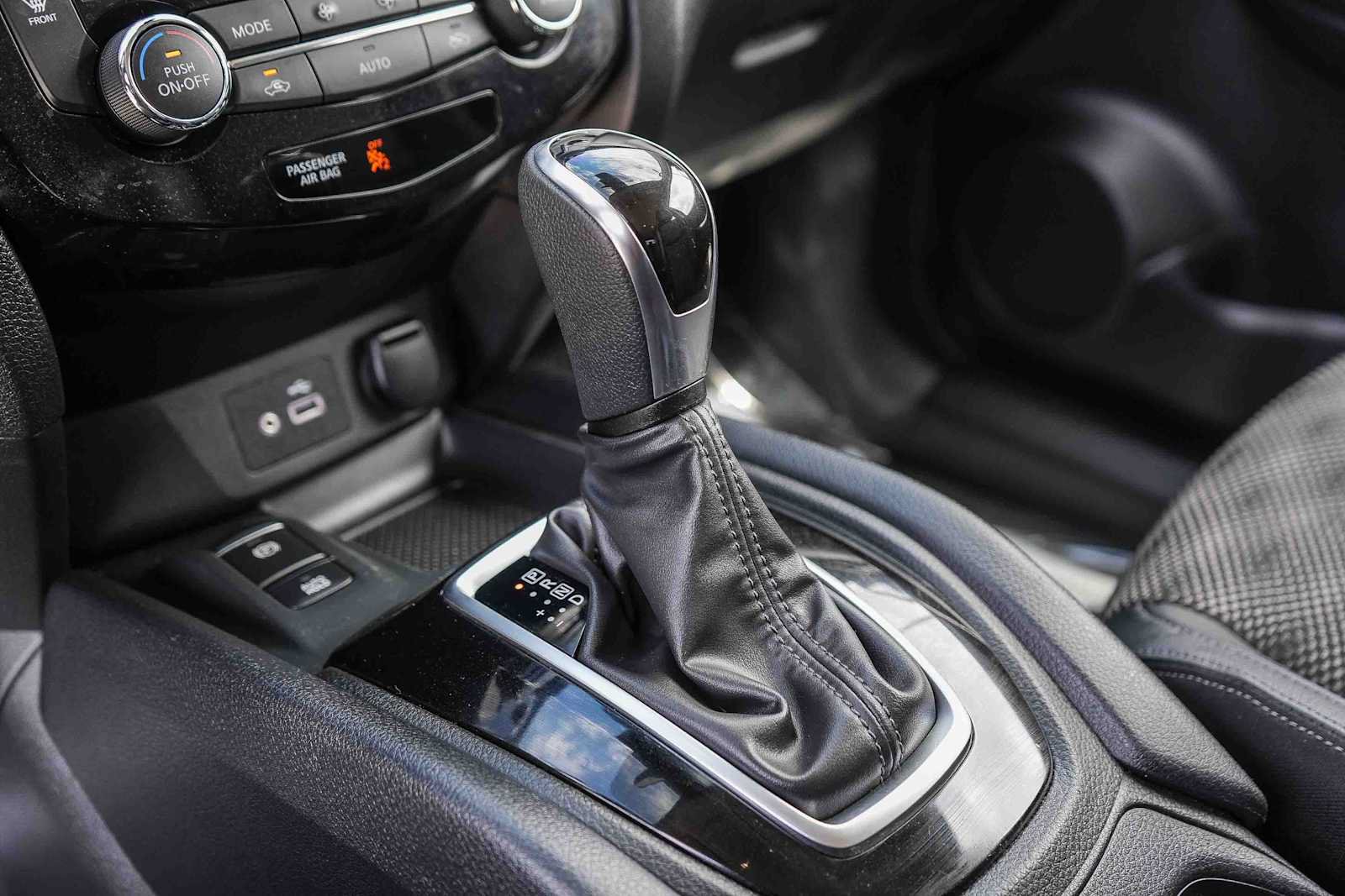 Used 2021 Nissan Rogue Sport SV w/ Technology Package FWD image 19