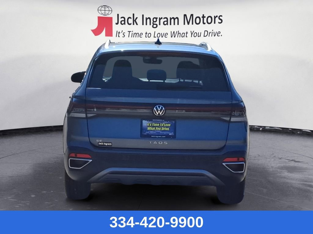 Used 2025 Volkswagen Taos SE w/ Panoramic Sunroof Package image 4