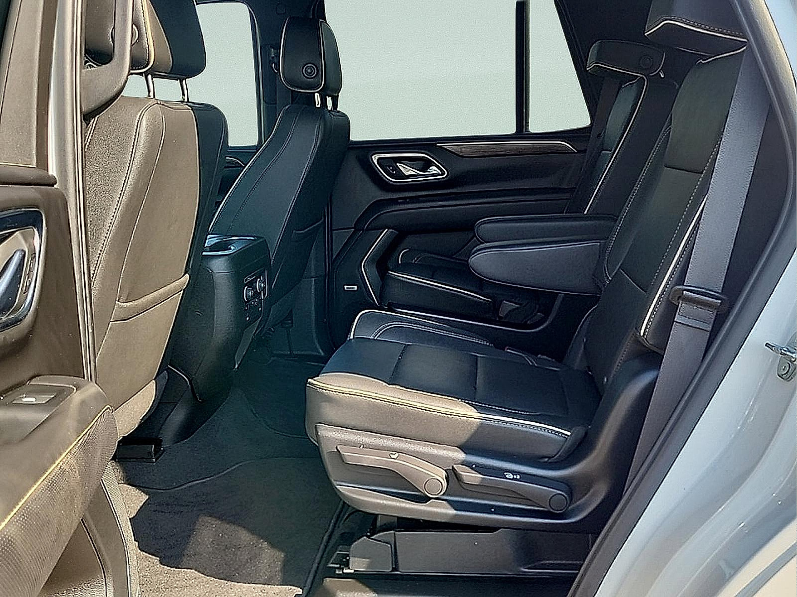 Used 2023 Chevrolet Tahoe Premier AWD/4WD image 12