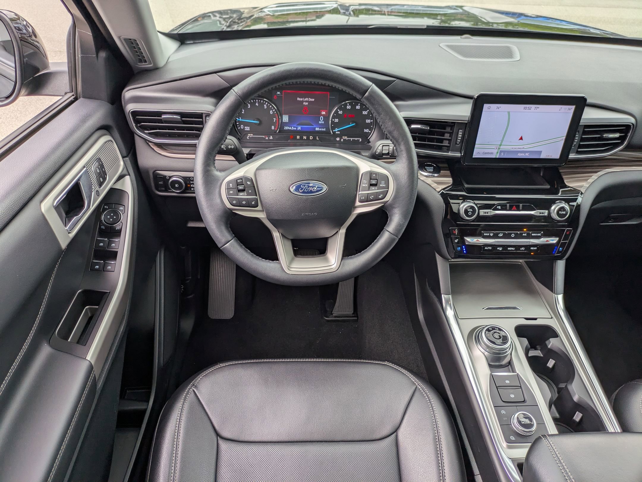 Certified 2023 Ford Explorer Limited w/ Equipment Group 301A AWD/4WD image 34