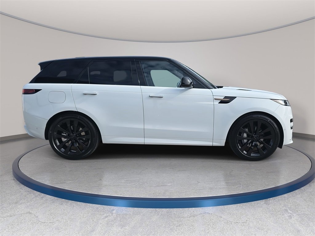 New 2026 Land Rover Range Rover Sport Dynamic SE image 4