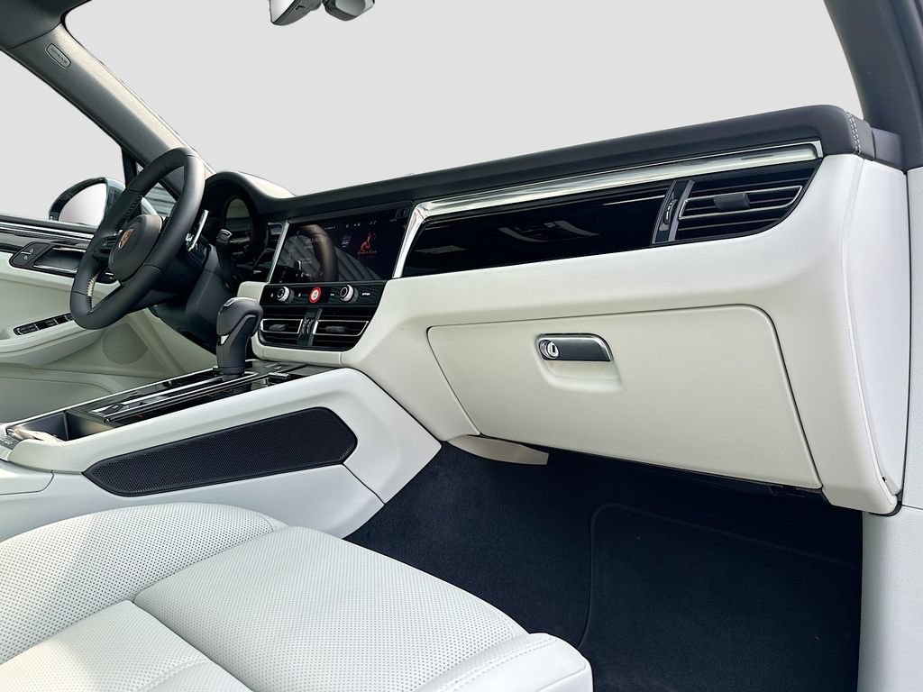 New 2026 Porsche Macan AWD/4WD image 31