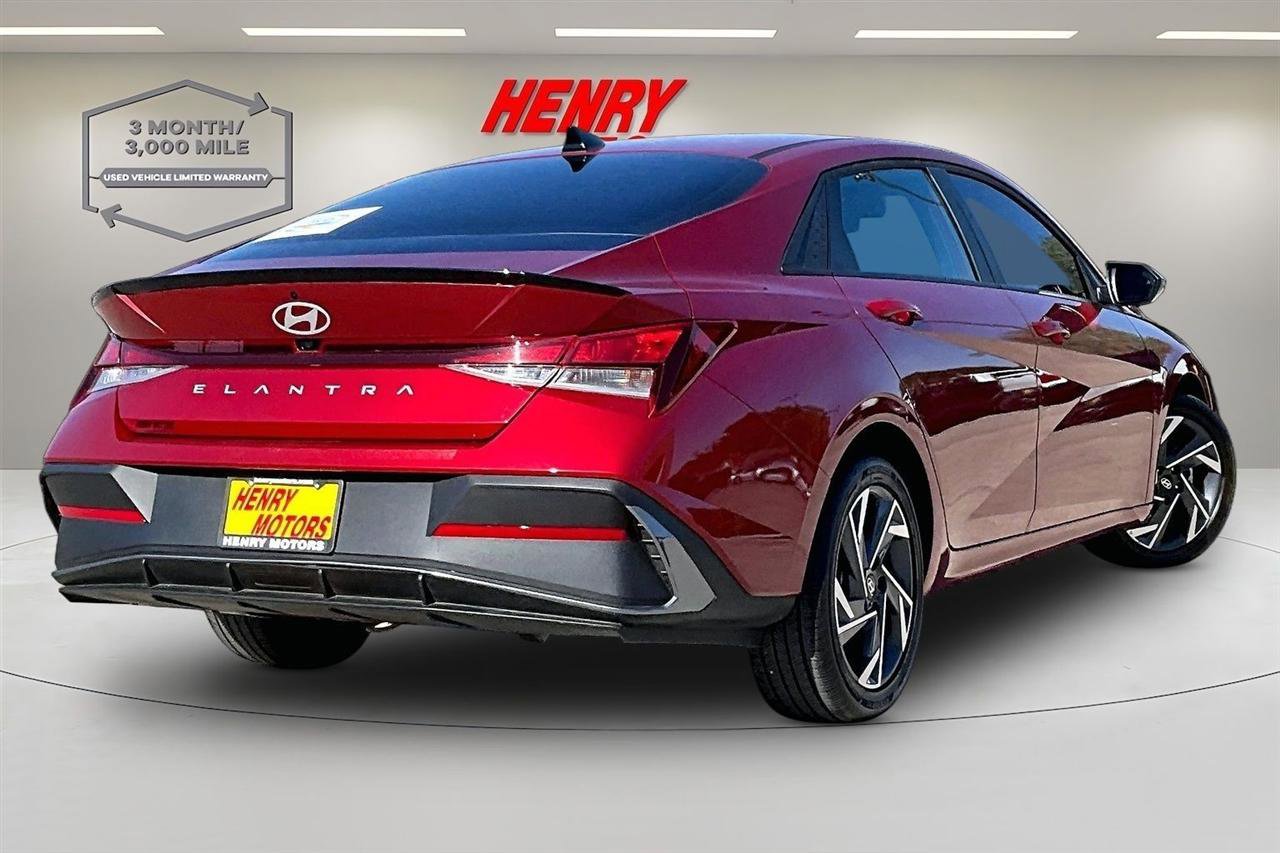 Used 2025 Hyundai Elantra Sport FWD image 7