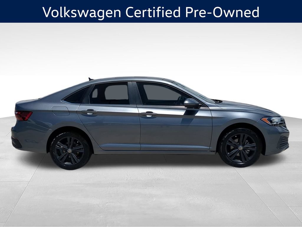 Certified 2024 Volkswagen Jetta SE w/ Panoramic Sunroof Package FWD image 2