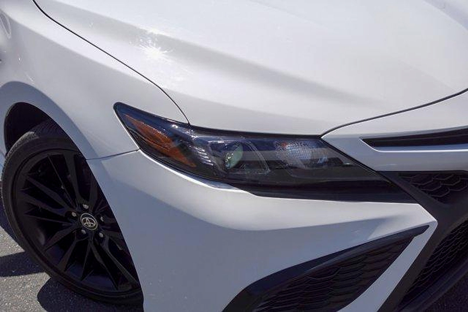 Used 2023 Toyota Camry SE FWD image 2