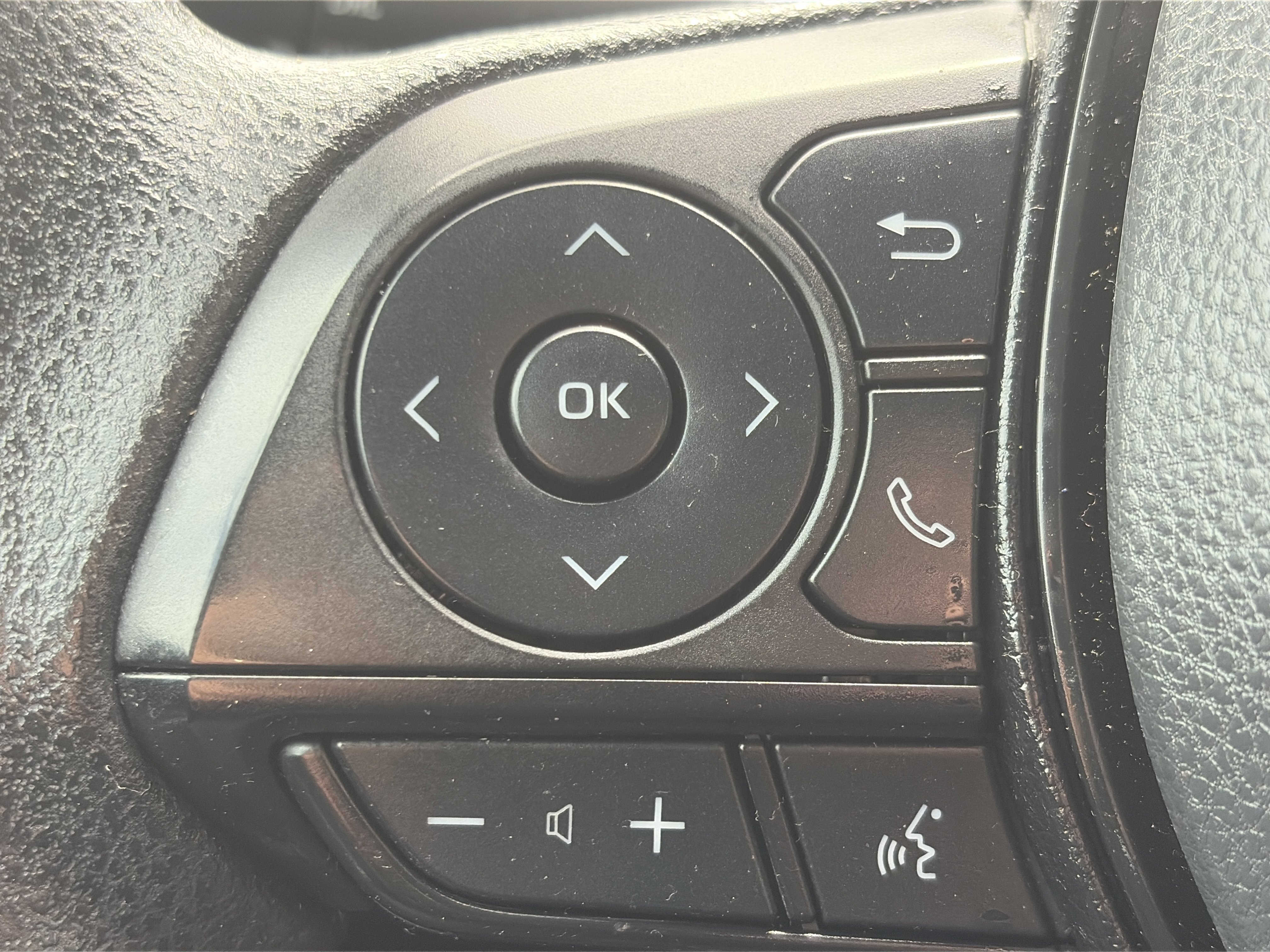 Used 2022 Toyota RAV4 LE AWD/4WD image 17