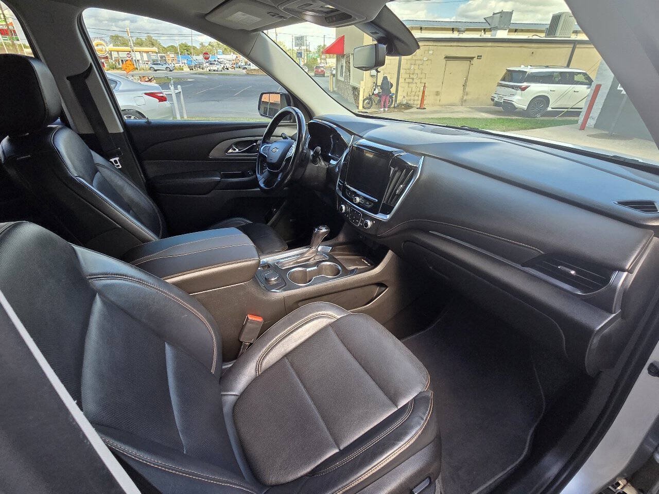 Used 2019 Chevrolet Traverse Premier w/ Redline Edition FWD image 18