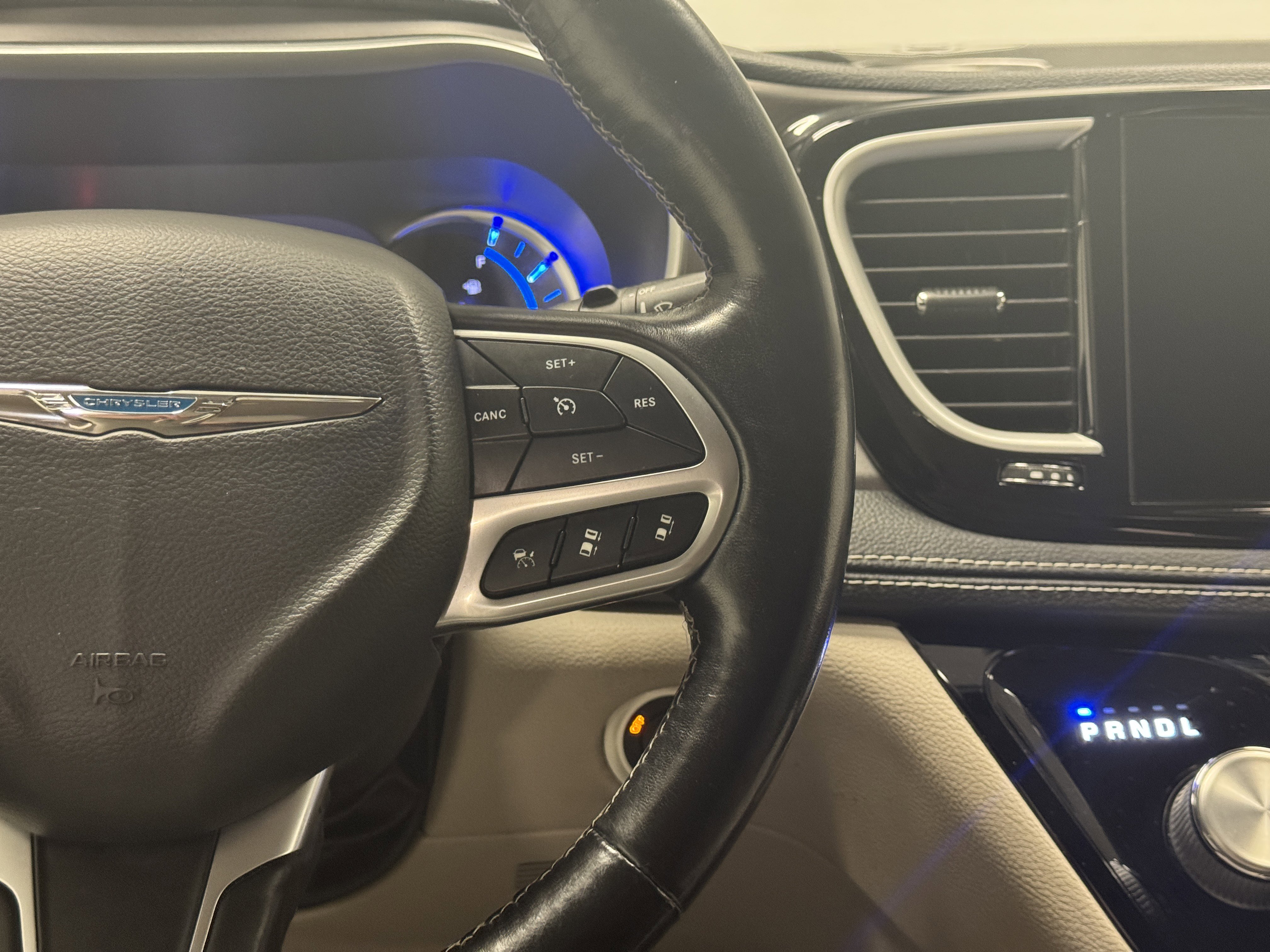 Used 2021 Chrysler Pacifica Touring-L image 22