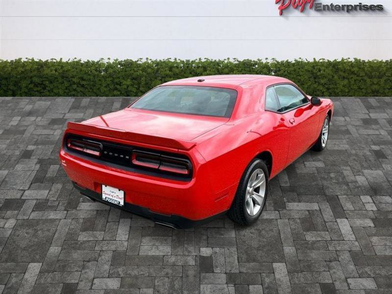 Used 2022 Dodge Challenger SXT RWD image 8