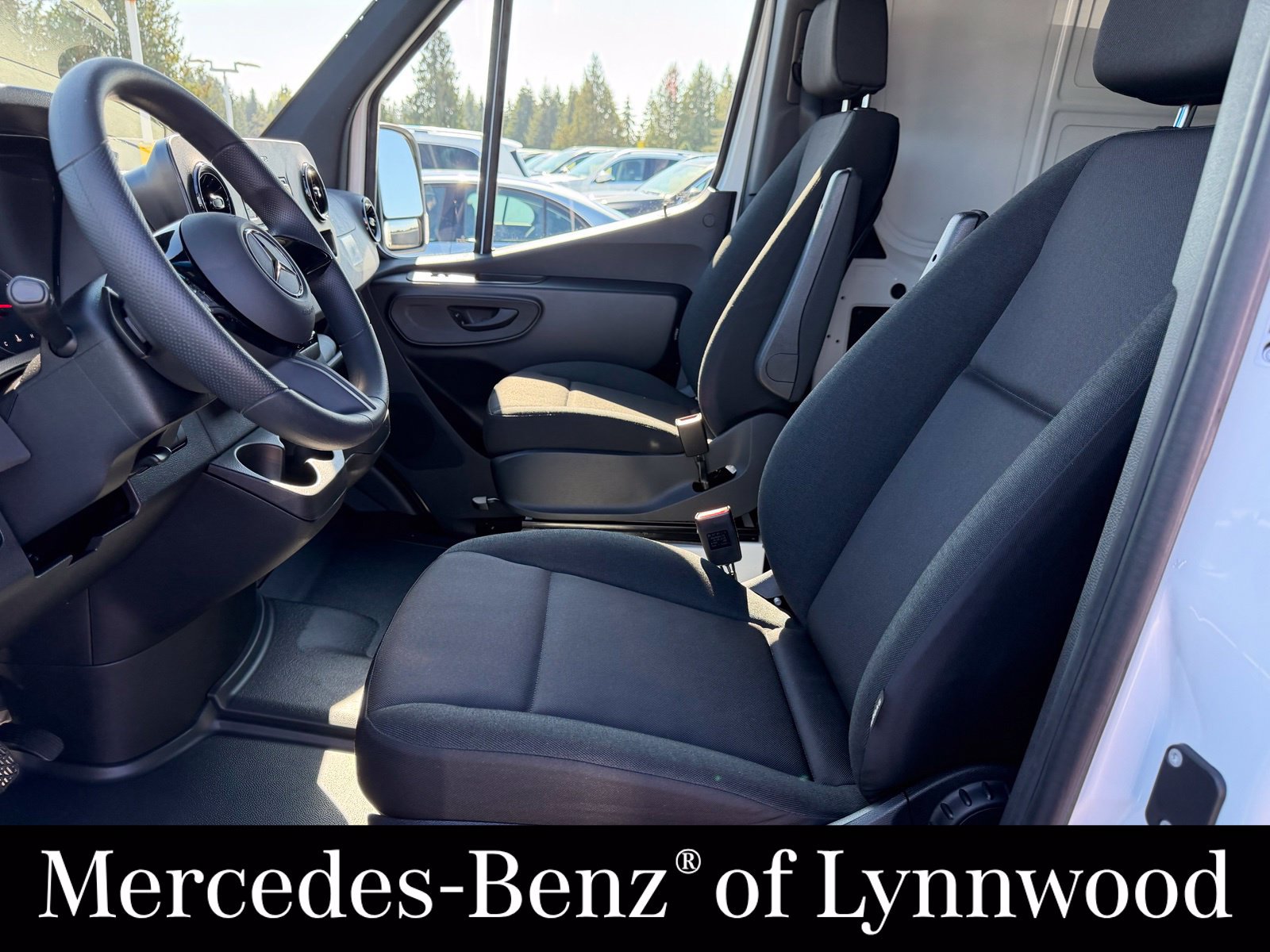 Used 2025 Mercedes-Benz Sprinter 2500 image 16
