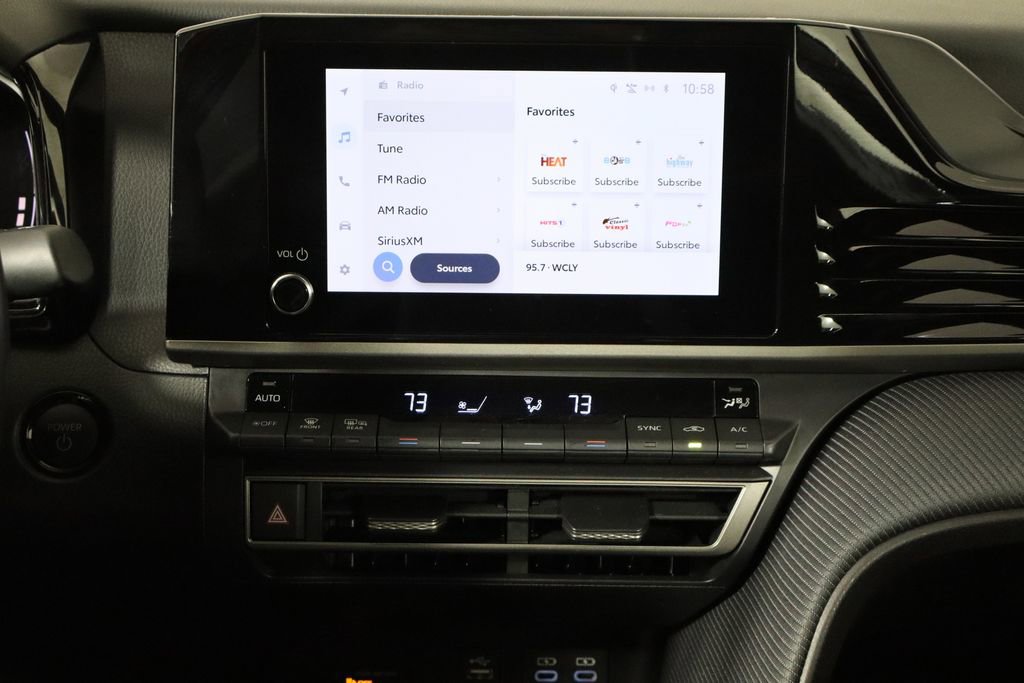 Used 2025 Toyota Camry SE FWD image 27