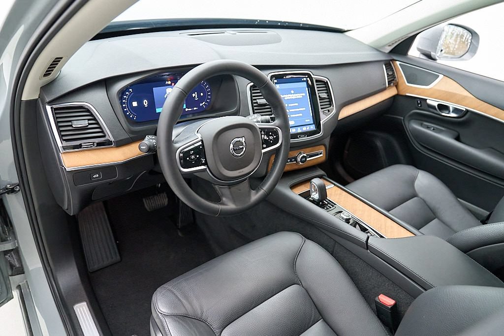 Certified 2025 Volvo XC90 B6 Plus AWD/4WD image 12