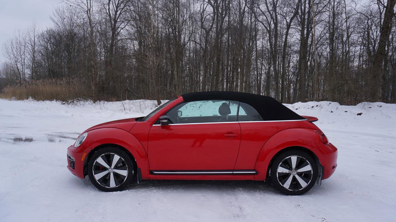Used 2013 Volkswagen Beetle 2.0T image 2