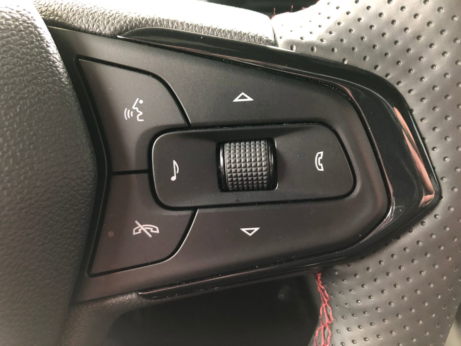 Certified 2025 Chevrolet TrailBlazer RS w/ Convenience Package image 36