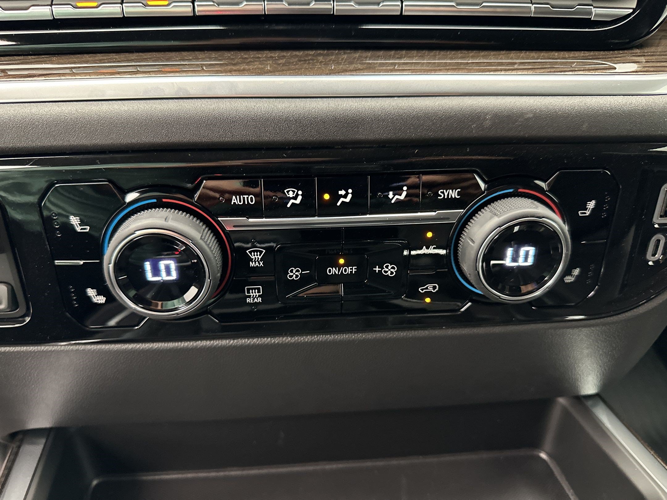 New 2026 Chevrolet Silverado 1500 LT Trail Boss w/ LPO, Dark Essentials Package AWD/4WD image 18