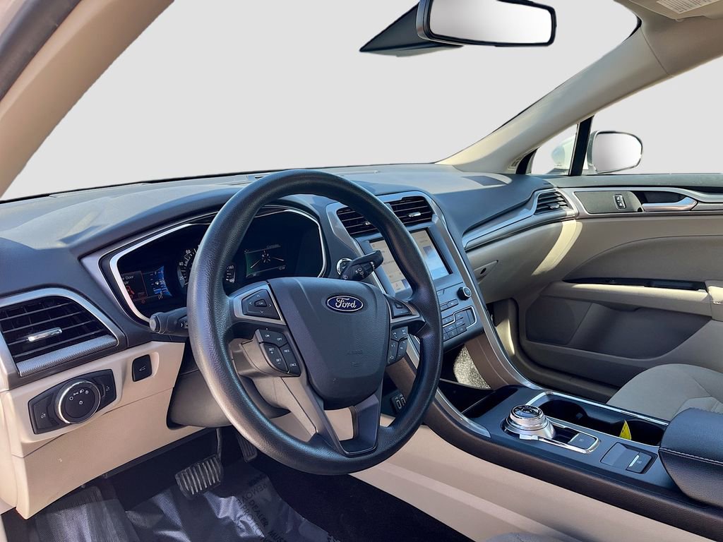 Used 2019 Ford Fusion SE FWD image 9