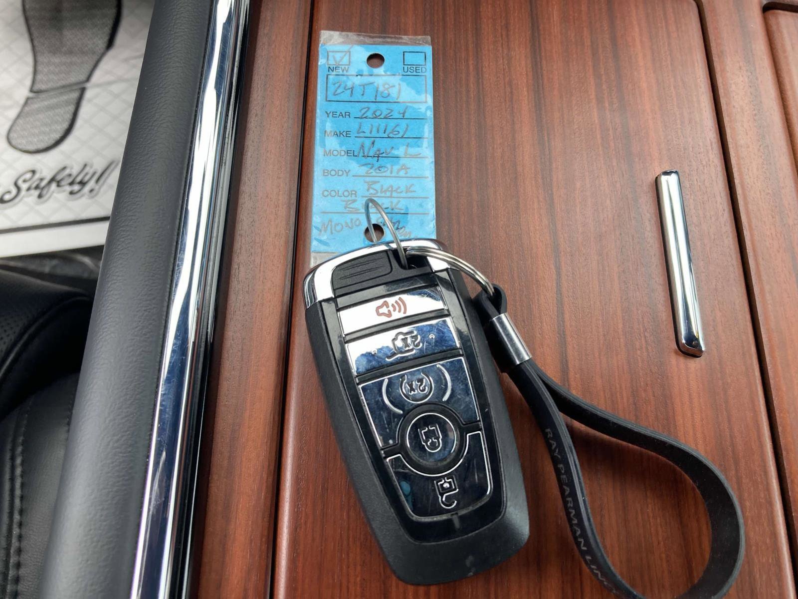 Used 2024 Lincoln Navigator L Reserve AWD/4WD image 32