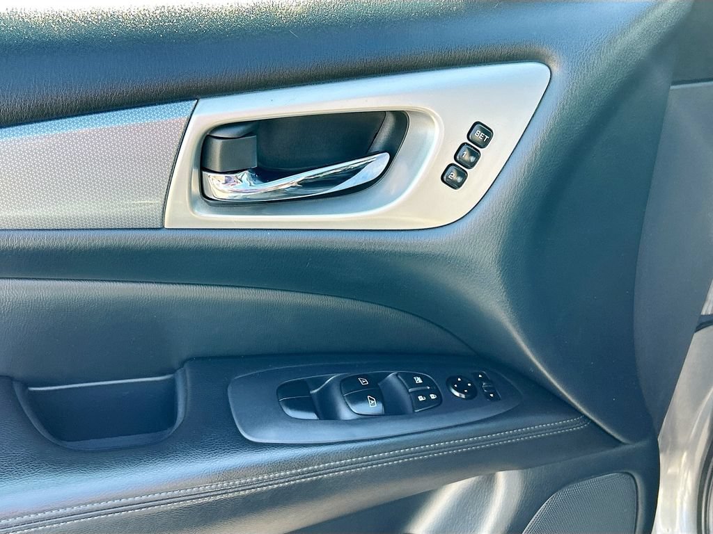 Used 2019 Nissan Pathfinder FWD image 18