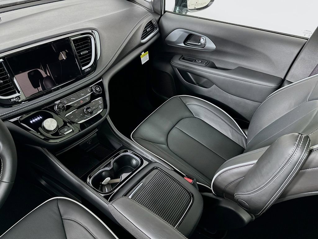 New 2026 Chrysler Pacifica Limited w/ S Appearance Package image 29