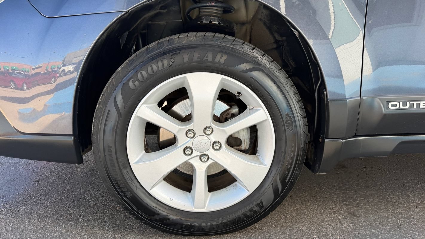 Used 2013 Subaru Outback 2.5i Premium w/ Popular Pkg 1B AWD/4WD image 7