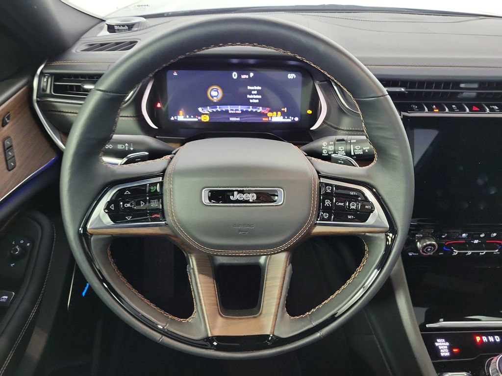 Used 2025 Jeep Grand Cherokee Summit w/ Obsidian Package image 14