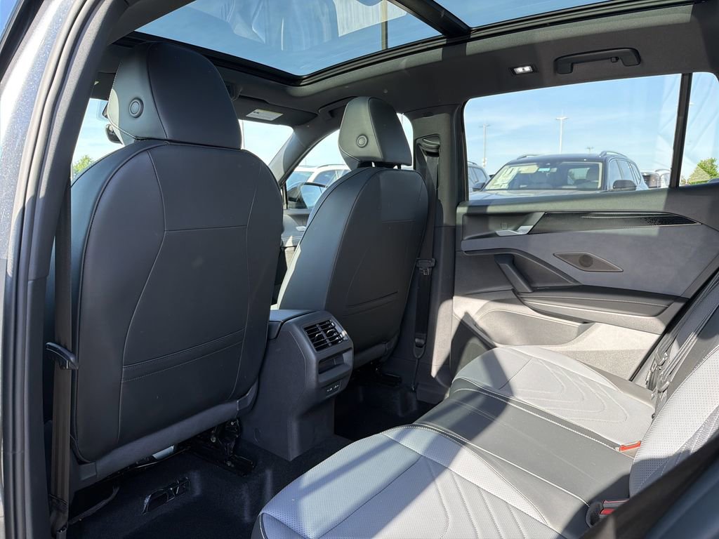 New 2026 Volkswagen Tiguan SE R-Line AWD/4WD image 12
