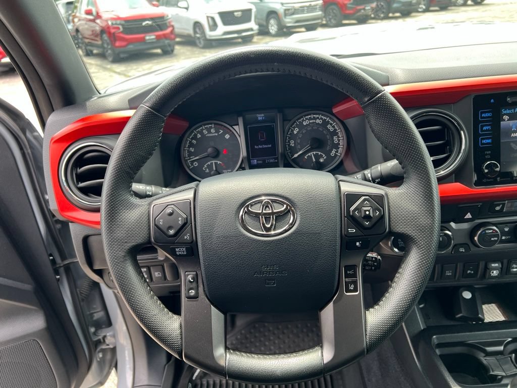 Used 2019 Toyota Tacoma TRD Sport AWD/4WD image 9