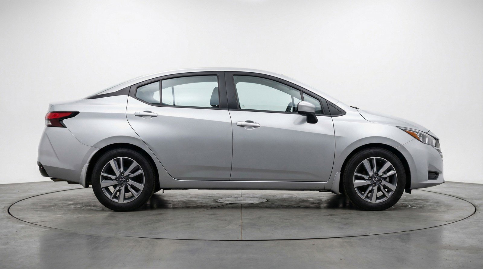 Used 2025 Nissan Versa SV image 11
