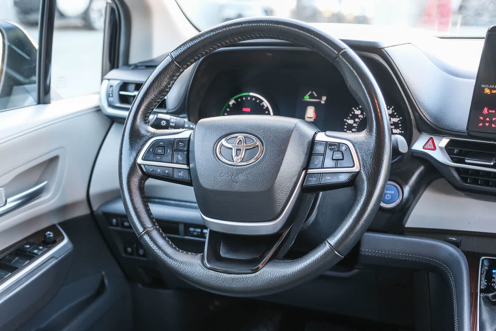 Certified 2024 Toyota Sienna XLE FWD image 12