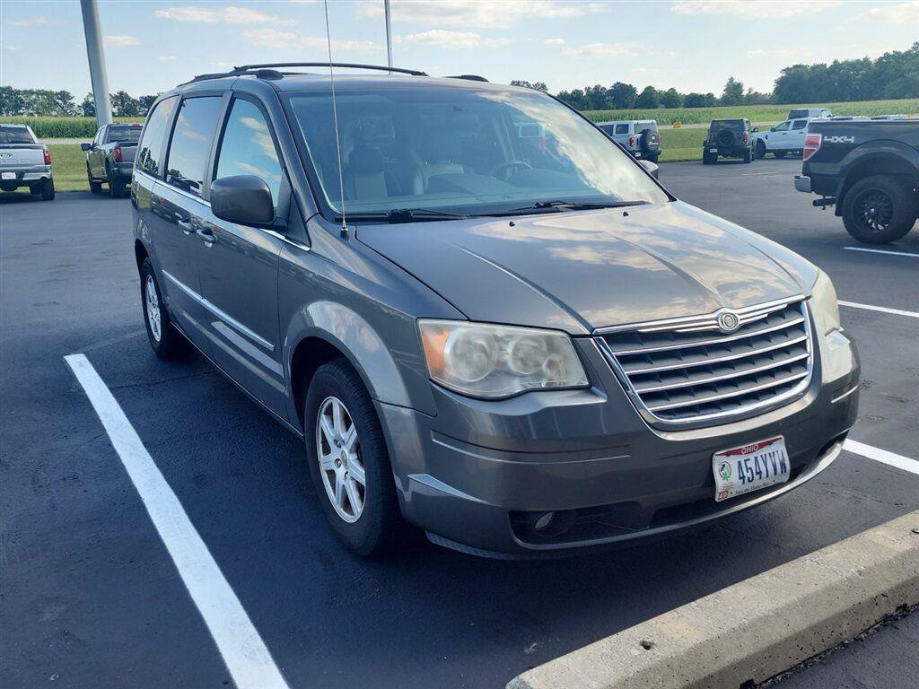 Used 2010 Chrysler Town & Country Touring Plus FWD image 2
